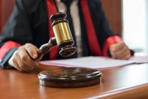 Cum îți protejezi afacerea de riscuri juridice