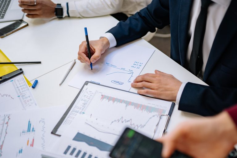 Dividende: cum se distribuie și se impozitează profitul unei firme pexels yankrukov 7693244